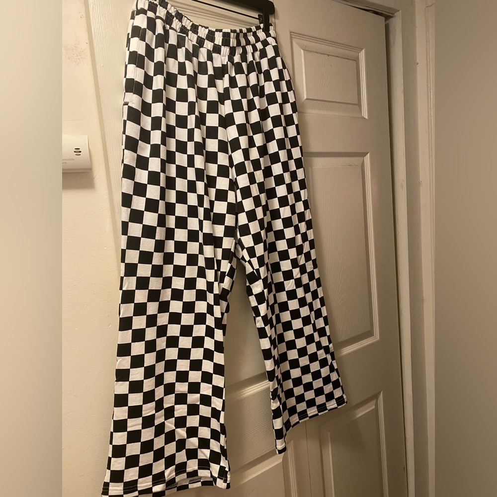 High rise fit Hidden drawstring inside the waistband
100% cotton